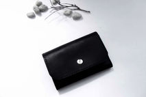 Leather key holder. Black leather key case.