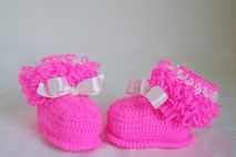 Crochet baby girl pink booties